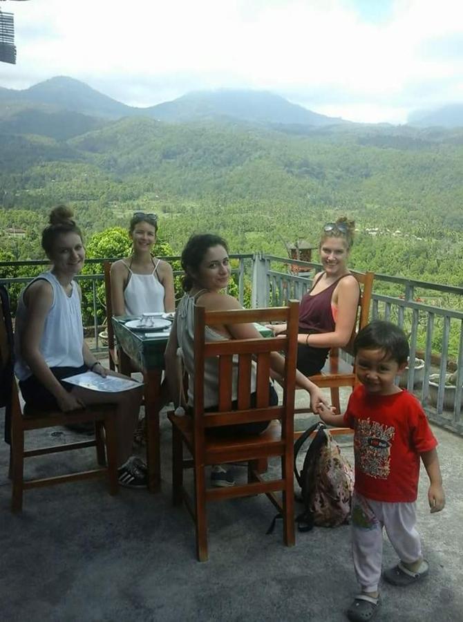 One Homestay And Warung มุนดุก ภายนอก รูปภาพ